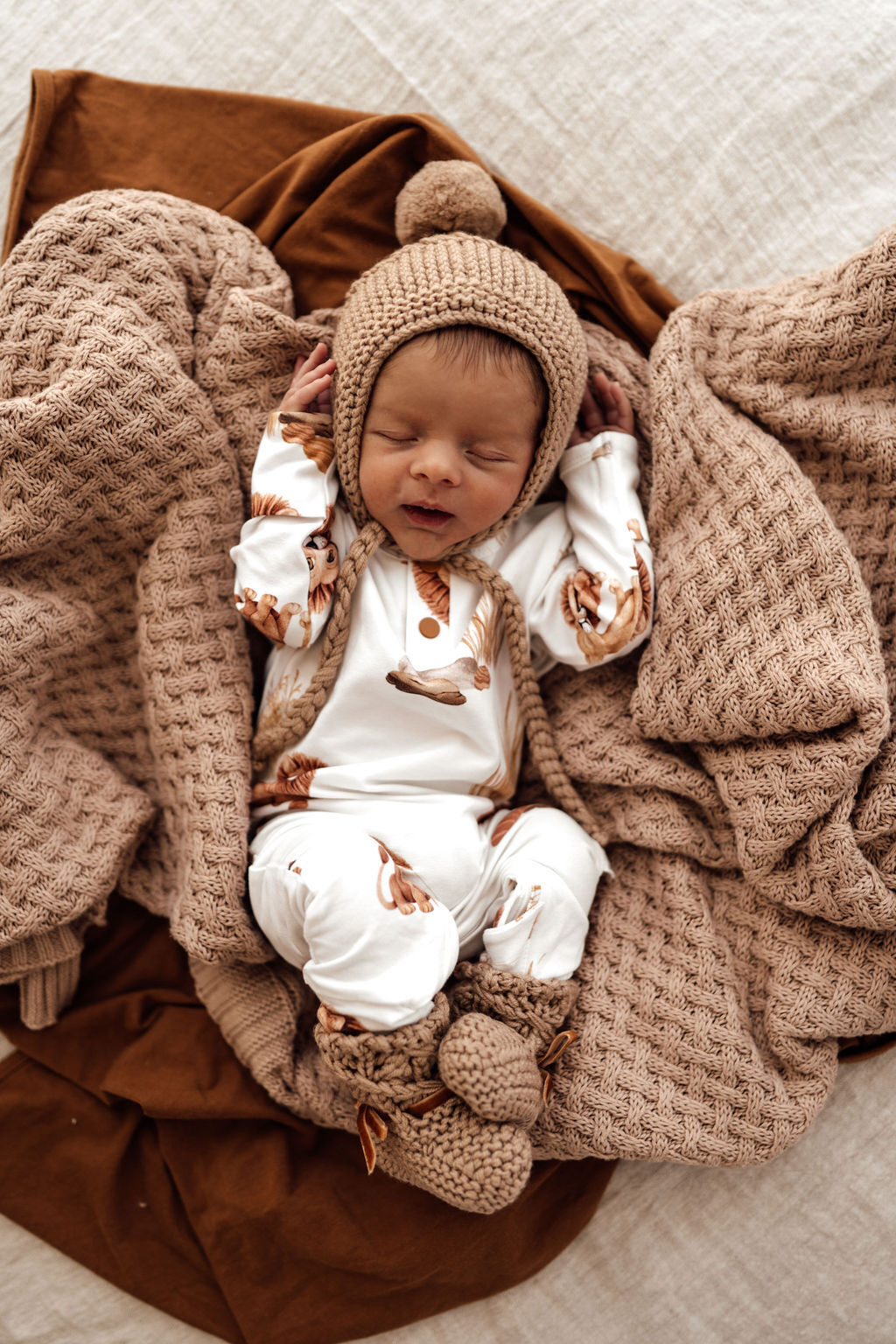 Fawn 100% Merino Wool Bonnet & Bootie Set. 