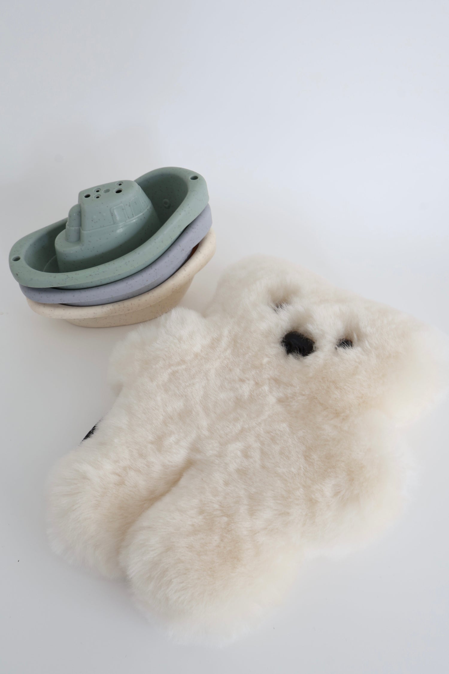 Milk Mini Flat Out Bear & Baby Bath Boat Toy